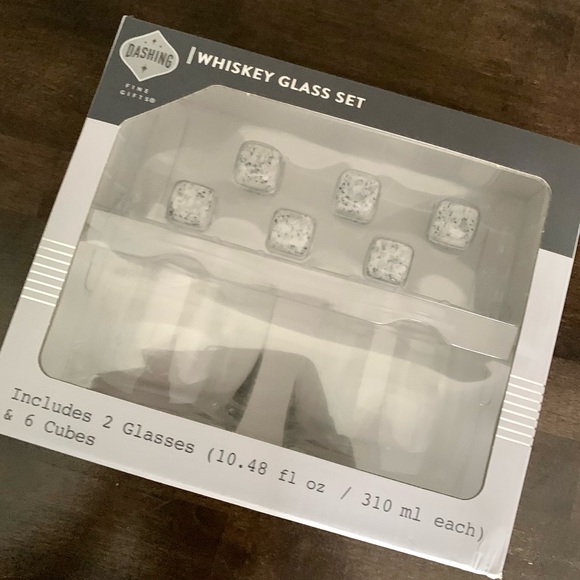 DASHING FINE GIFTS WHISKEY GLASSES AND CUBES GIFT SET. BRAND NEW IN BOX! - Picture 2 of 12